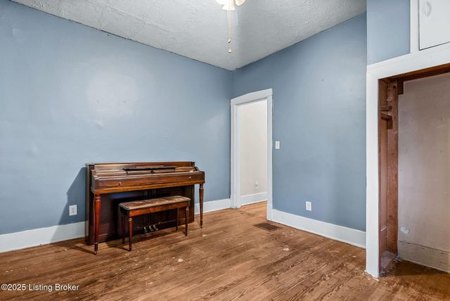 2300 Oregon Ave, Louisville, KY 40210