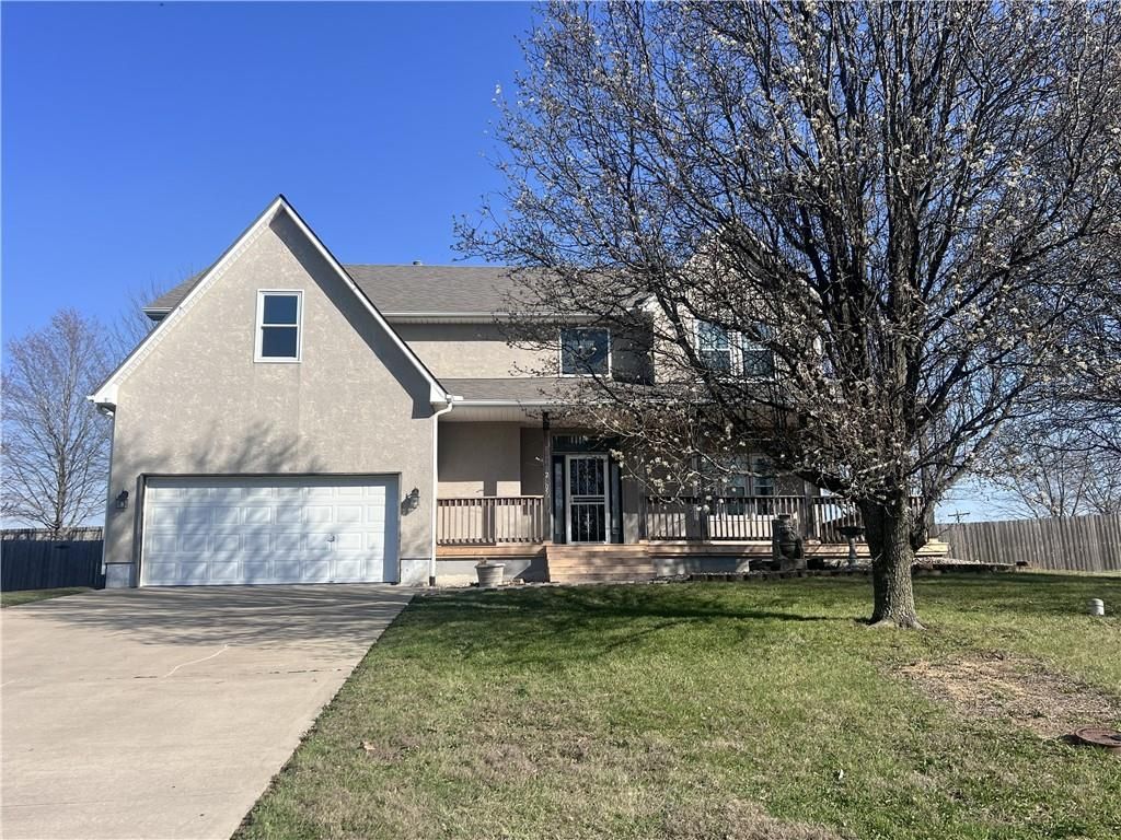2305 SE Horseshoe Drive, Oak Grove, MO 64075