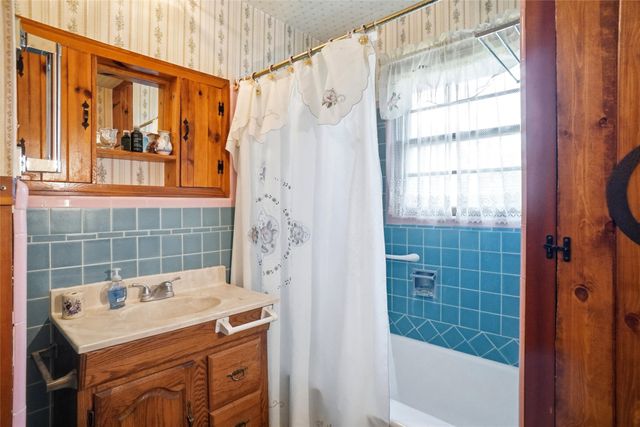 205 Lakeridge Road, Lakeside, TX 76108