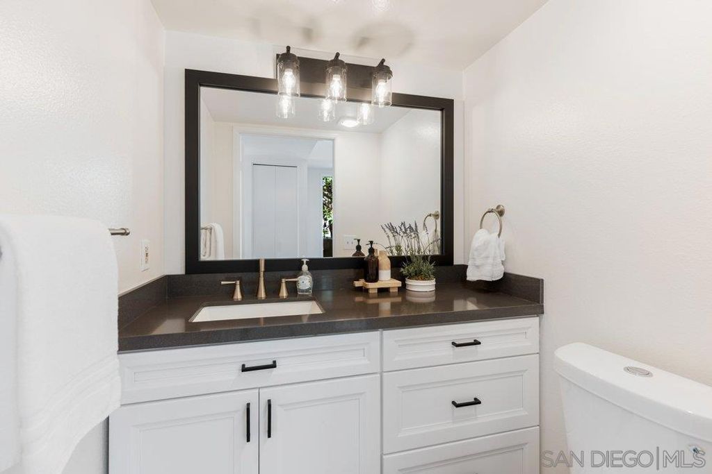 Image 14 of property listing at 3290 Via Marin 60, La Jolla, CA 92037