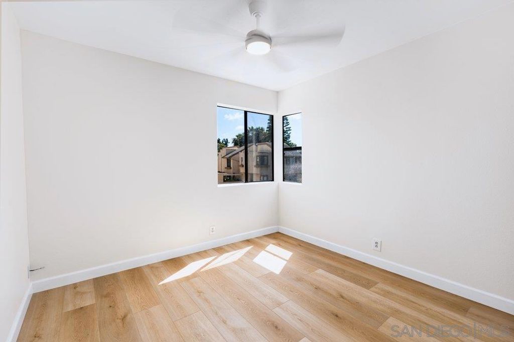 Image 23 of property listing at 3290 Via Marin 60, La Jolla, CA 92037