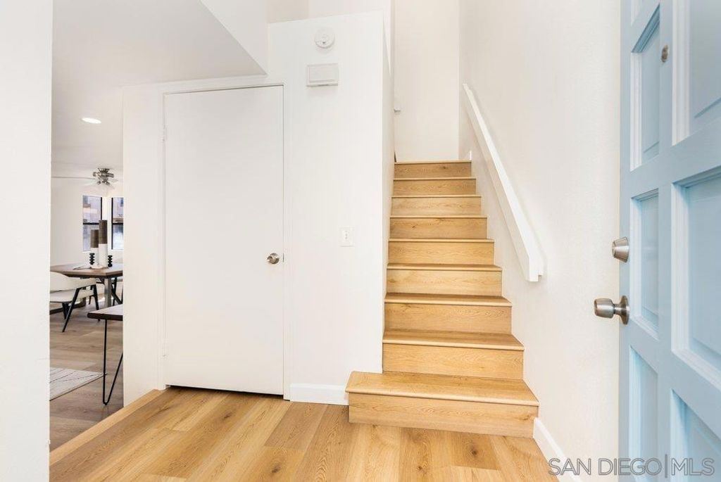 Image 5 of property listing at 3290 Via Marin 60, La Jolla, CA 92037