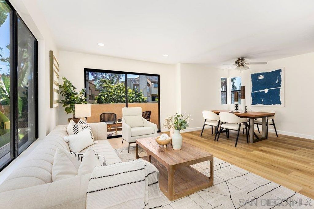Image 7 of property listing at 3290 Via Marin 60, La Jolla, CA 92037