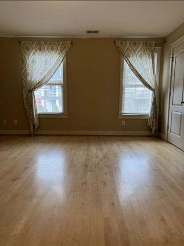911 Phillips St, Nashville, TN 37208