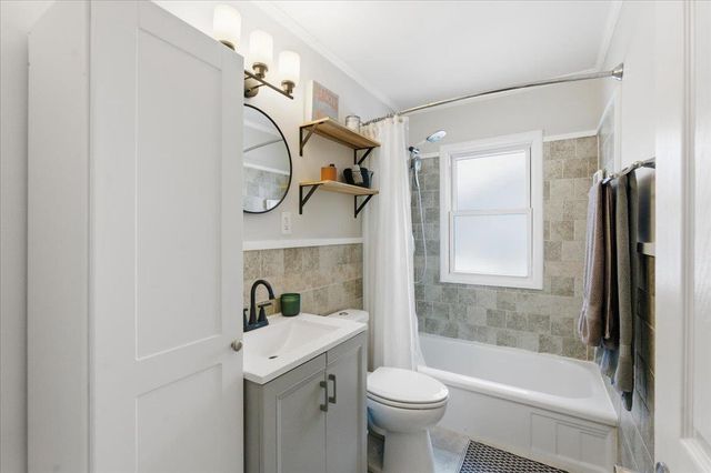 4218 Warwick Way, Madison, WI 53711