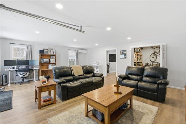 4218 Warwick Way, Madison, WI 53711