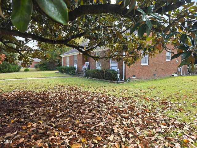 1735 Meadowbrook Lane W, Wilson, NC 27893