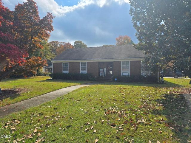 1735 Meadowbrook Lane W, Wilson, NC 27893