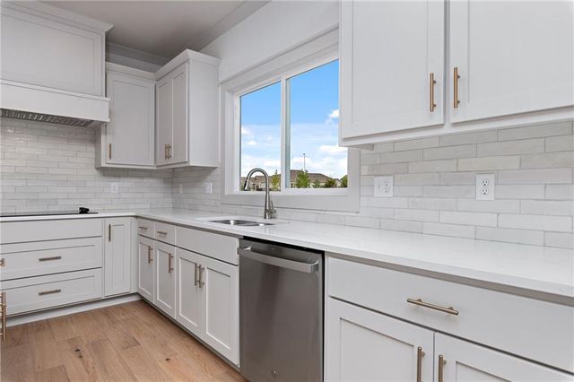 17132 W 164th Terrace, Olathe, KS 66062