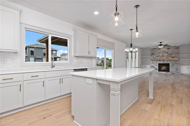 17132 W 164th Terrace, Olathe, KS 66062