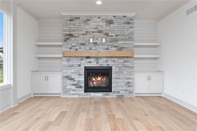 17132 W 164th Terrace, Olathe, KS 66062