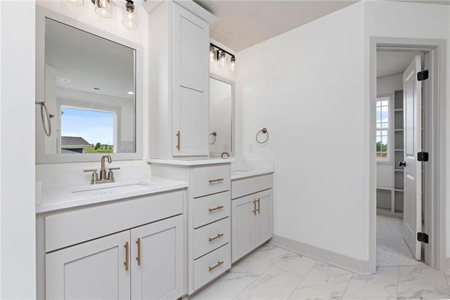 17132 W 164th Terrace, Olathe, KS 66062