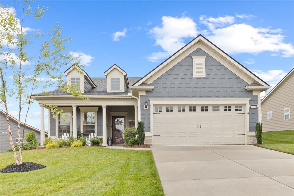 1055 Sumner Grv, Spring Hill, TN 37174