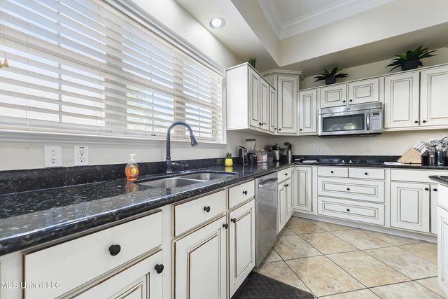 2013 Pointe Clear Drive, Biloxi, MS 39531