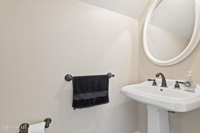 2013 Pointe Clear Drive, Biloxi, MS 39531