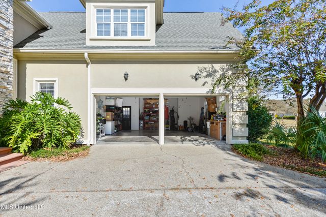 2013 Pointe Clear Drive, Biloxi, MS 39531