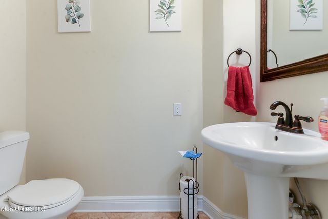 2013 Pointe Clear Drive, Biloxi, MS 39531