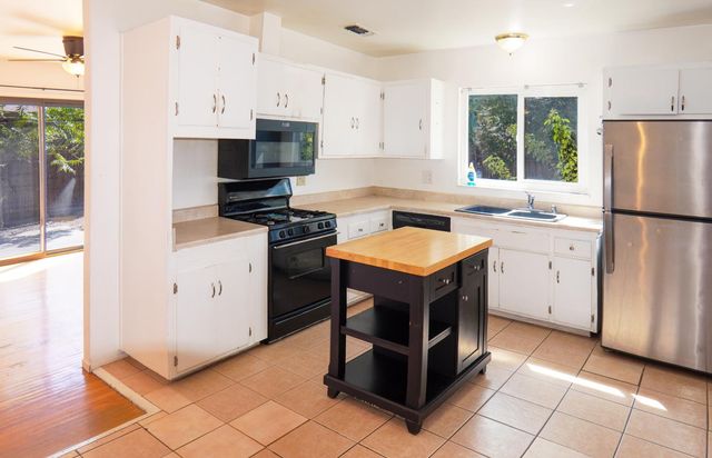 3220 Portsmouth Dr, Rancho Cordova, CA 95670