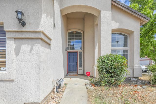 6937 Hollybrook Dr, Sacramento, CA 95823