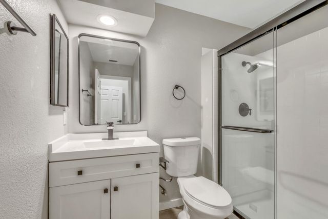 6937 Hollybrook Dr, Sacramento, CA 95823