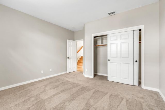 6937 Hollybrook Dr, Sacramento, CA 95823