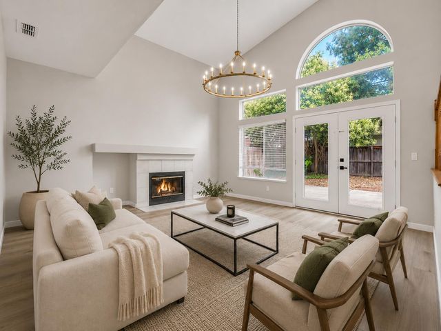 6937 Hollybrook Dr, Sacramento, CA 95823