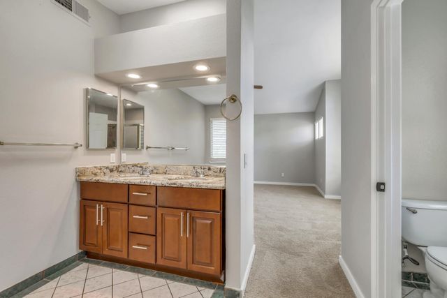 6937 Hollybrook Dr, Sacramento, CA 95823