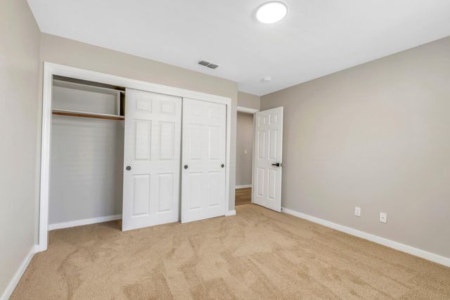 6937 Hollybrook Dr, Sacramento, CA 95823