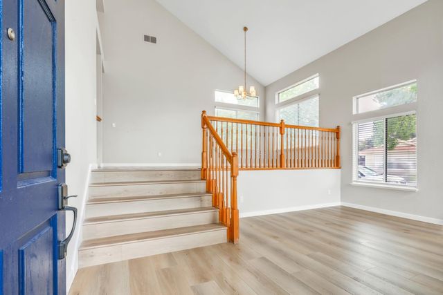6937 Hollybrook Dr, Sacramento, CA 95823