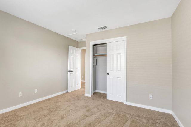 6937 Hollybrook Dr, Sacramento, CA 95823