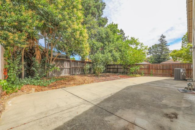 6937 Hollybrook Dr, Sacramento, CA 95823