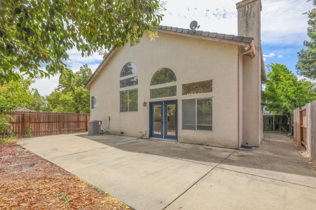 6937 Hollybrook Dr, Sacramento, CA 95823