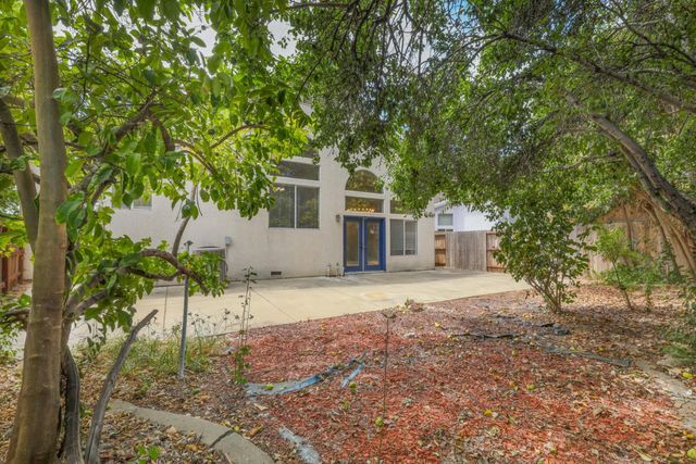 6937 Hollybrook Dr, Sacramento, CA 95823