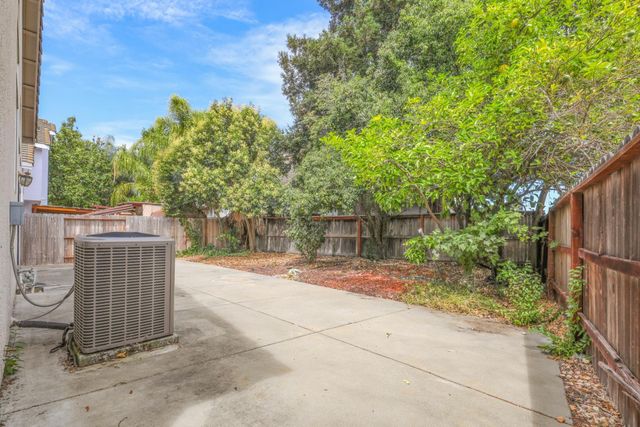 6937 Hollybrook Dr, Sacramento, CA 95823