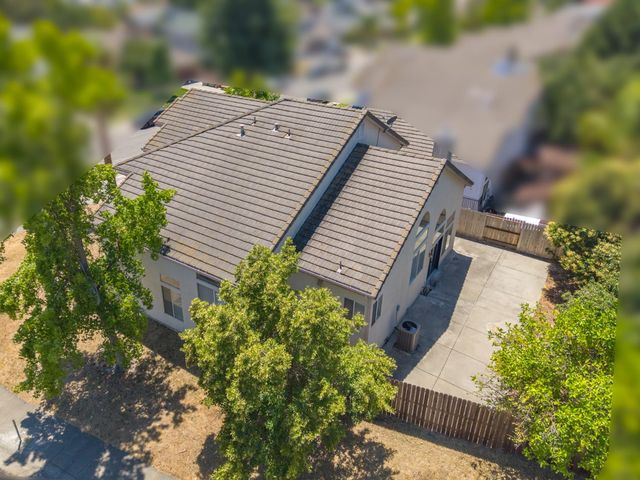 6937 Hollybrook Dr, Sacramento, CA 95823