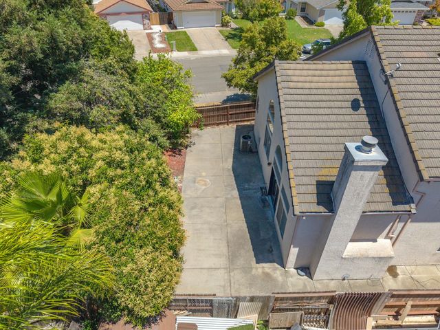 6937 Hollybrook Dr, Sacramento, CA 95823