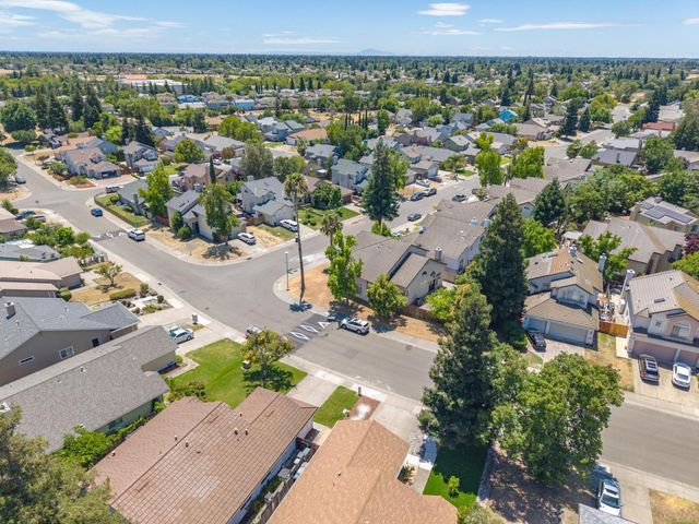6937 Hollybrook Dr, Sacramento, CA 95823