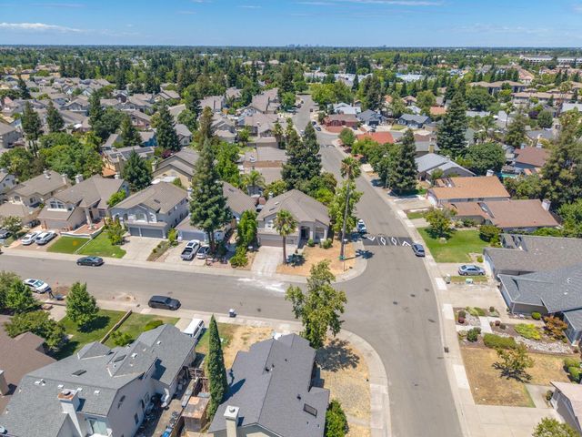 6937 Hollybrook Dr, Sacramento, CA 95823
