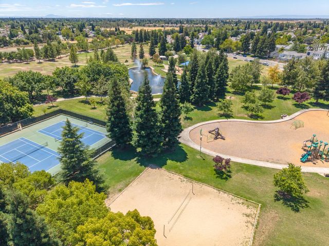 6937 Hollybrook Dr, Sacramento, CA 95823