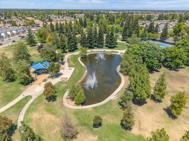 6937 Hollybrook Dr, Sacramento, CA 95823