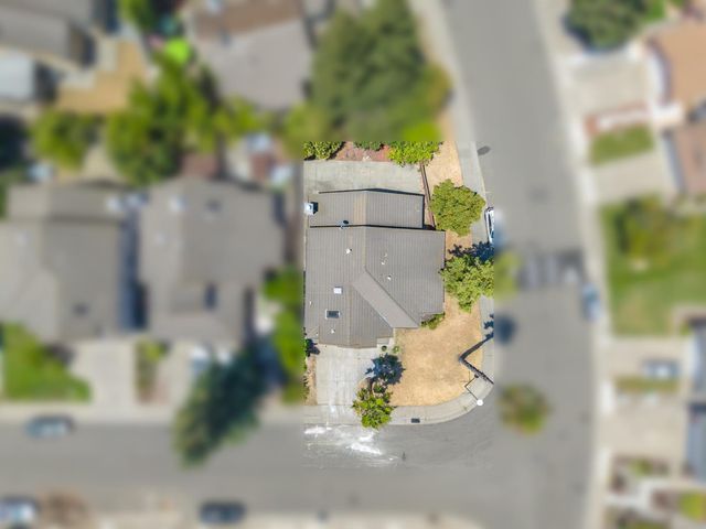 6937 Hollybrook Dr, Sacramento, CA 95823