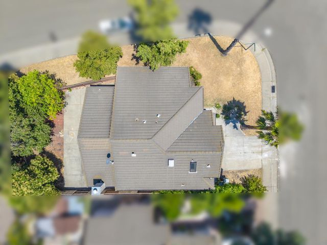 6937 Hollybrook Dr, Sacramento, CA 95823