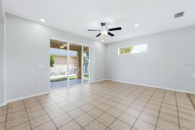 4266 67TH AVENUE CIRCLE E, Sarasota, FL 34243