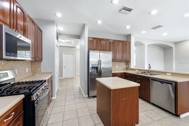 4266 67TH AVENUE CIRCLE E, Sarasota, FL 34243