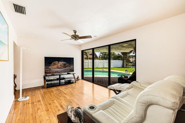 2200 SE 8th Street, Pompano Beach, FL 33062