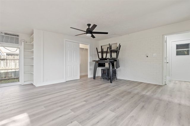 706 Commerce Street, Euless, TX 76040