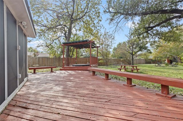 706 Commerce Street, Euless, TX 76040