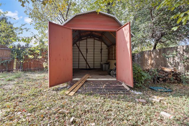 706 Commerce Street, Euless, TX 76040