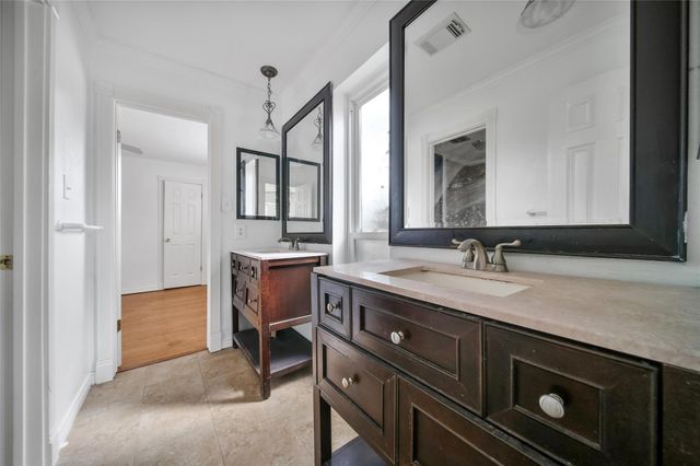 501 Desert Aire Drive, Friendswood, TX 77546