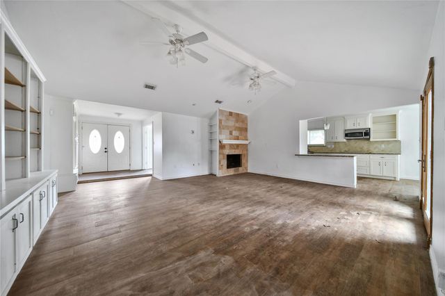 501 Desert Aire Drive, Friendswood, TX 77546